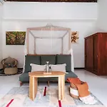 Chintana - 9 Min To Beach, Peaceful Villa With Tropical Vibe