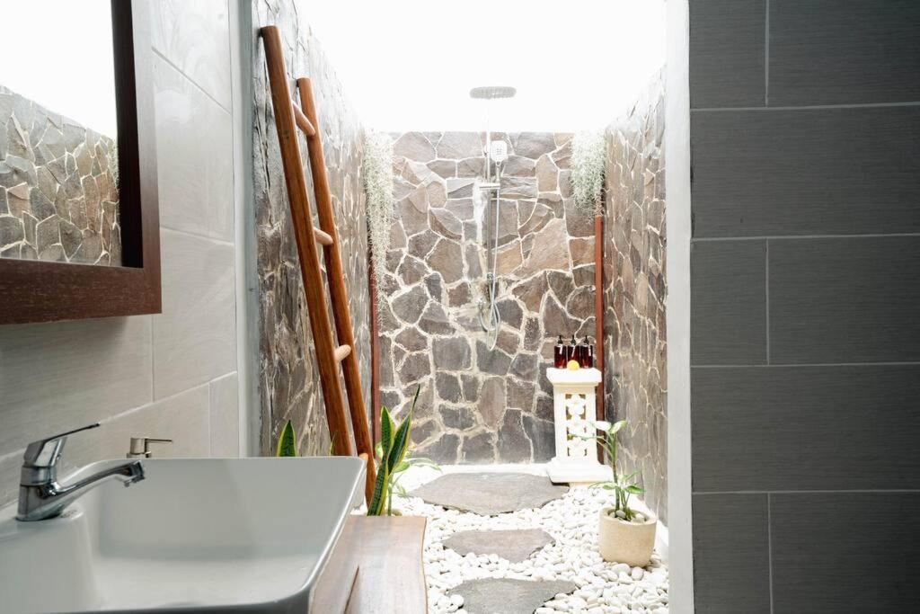 Villa Chintana - 9 Min To Beach, Peaceful With Tropical Vibe